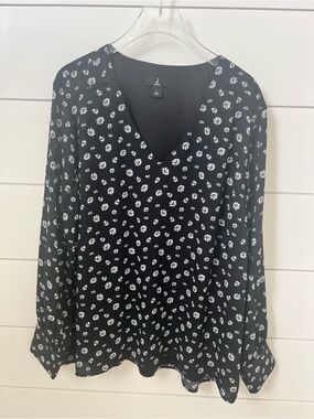 Lined Black Floral V-Neck Long-Sleeve Blouse